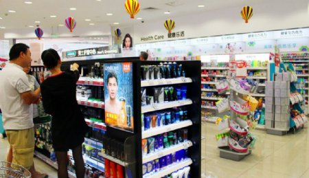 商业广场屈臣氏洗护化妆品店