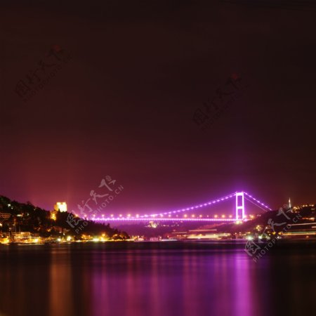 亚欧大桥夜景图片