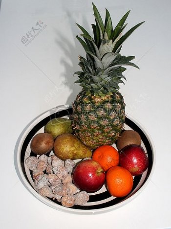 碟子里的水果