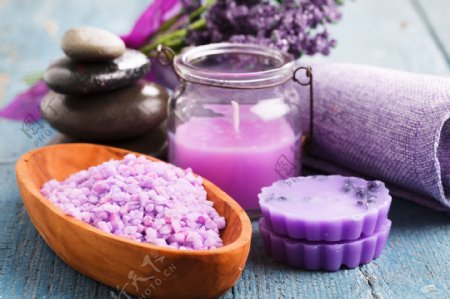 紫色薰衣草浴盐与香皂图片