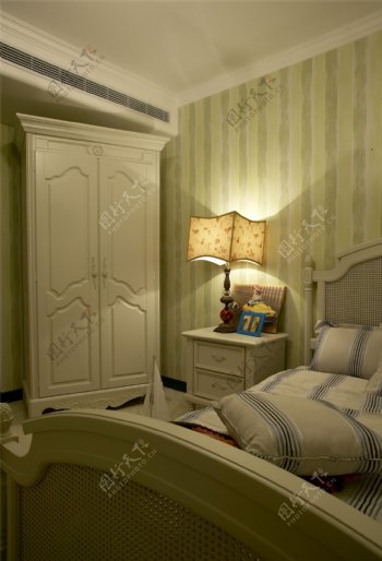 现代欧式卧室装修效果图