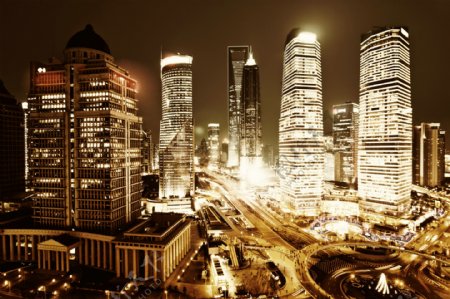 繁华的高楼大厦交通夜景图片