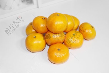 堆放的橘子