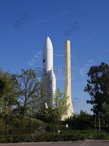 户外的火箭模型