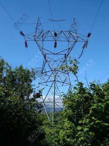 野外的电线塔