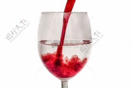 红色水玻璃酒红酒倒酒苏打水