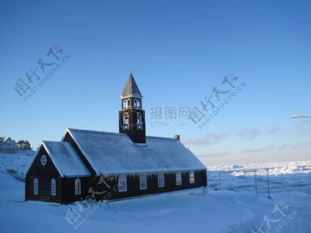 雪地里的房子