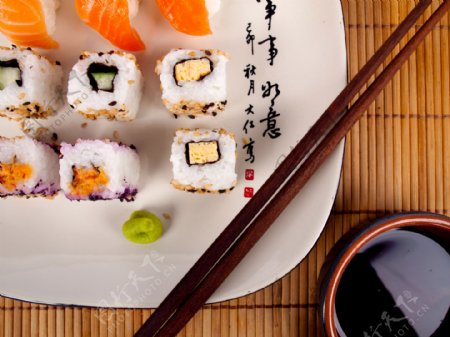 盘中的寿司图片