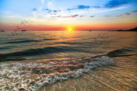 海浪与落日图片