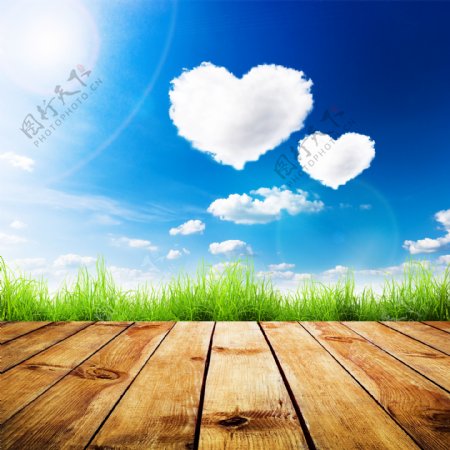 爱心白云与草地木板背景图片