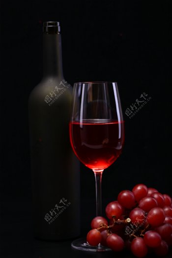 葡萄酒与红提图片