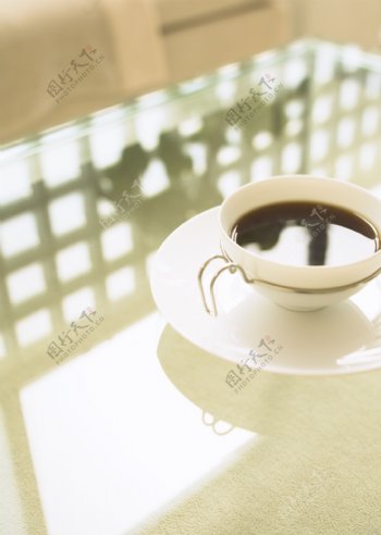 桌上的咖啡图片
