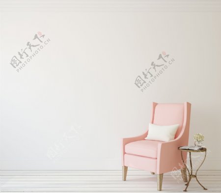 粉色椅子与桌子