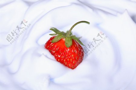 草莓与奶油图片