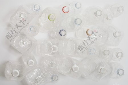 一片塑料空瓶子图片