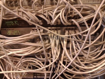 错综复杂的电缆