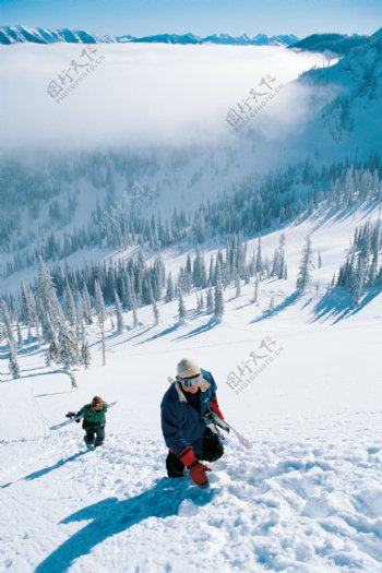 登山滑雪图片
