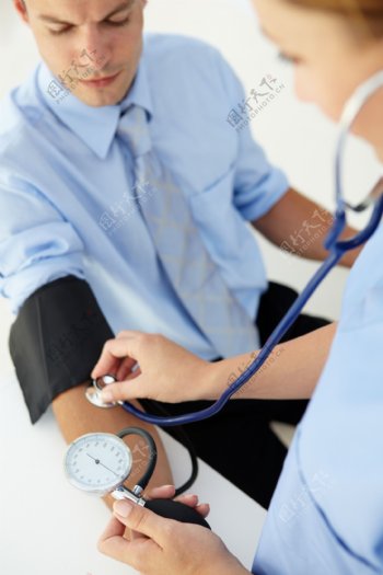量血压的医生图片