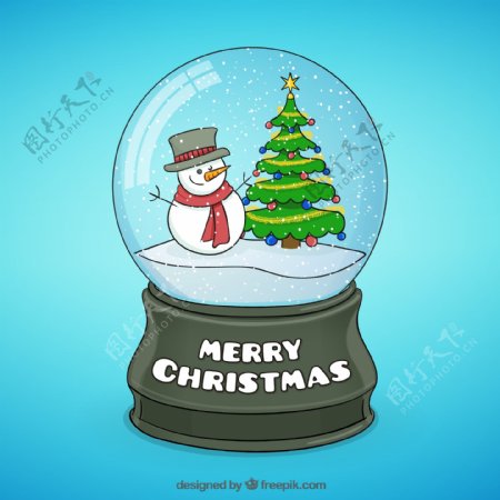 一个水晶球里的雪人和圣诞树