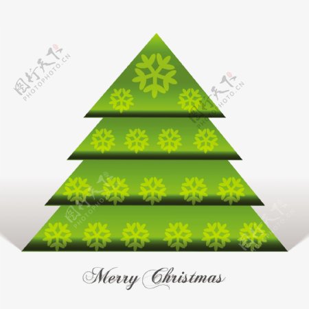 雪花的绿色圣诞树