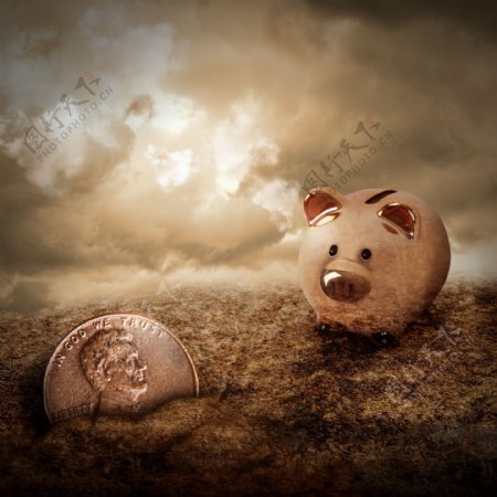 硬币和小猪储蓄罐图片