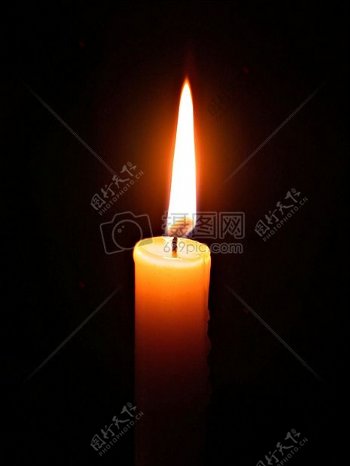 黑暗中的蜡烛