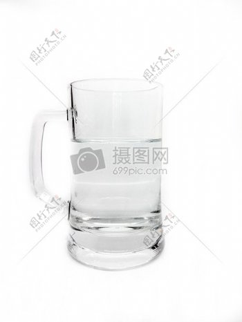 玻璃茶杯里的水