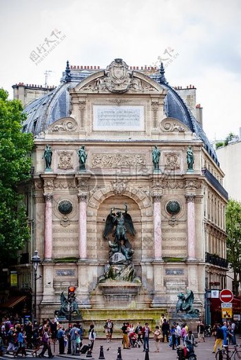 巴黎的纪念碑雕像