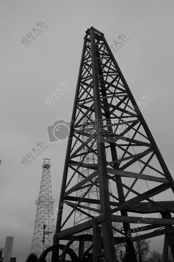 黑白照片里的铁塔