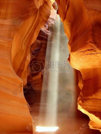 岩石光中阳光羚羊峡谷插槽亚利桑那州峡谷砂岩光轴