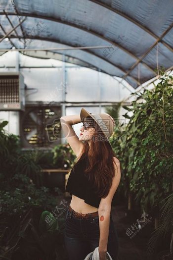 女子女孩植物温室