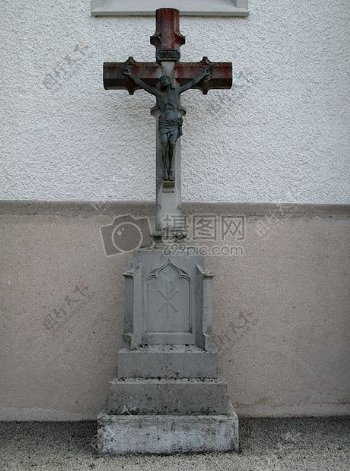 石头十字架