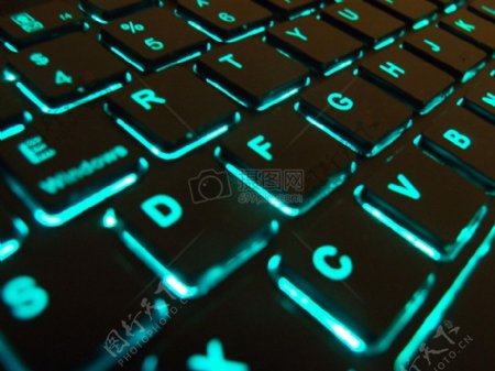 有蓝光的键盘