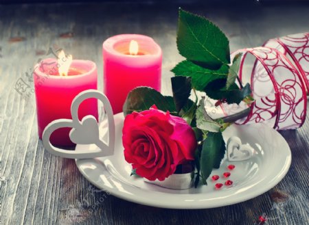 浪漫蜡烛玫瑰花图片