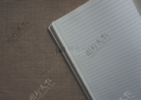 空白的条纹笔记本