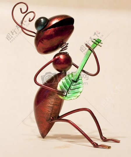 弹奏乐器的蚂蚁