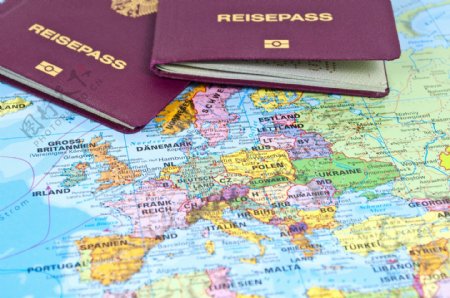 护照与地图