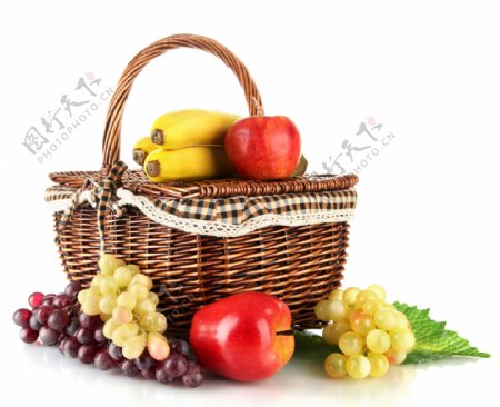 篮筐和各种水果图片