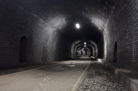 马路隧道摄影图片