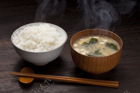 米饭和汤图片