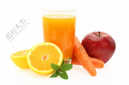 新鲜的水果果汁和胡萝卜图片