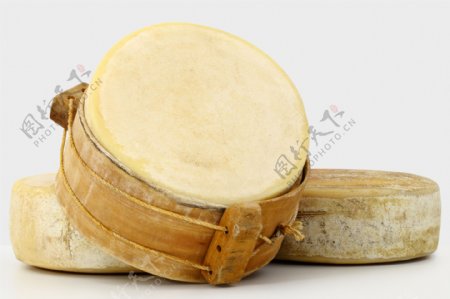 木桶里的奶酪图片