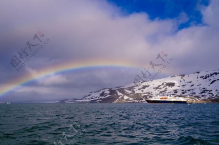 海上的七彩虹图片
