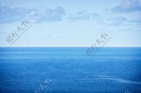 平静的海边风景图片