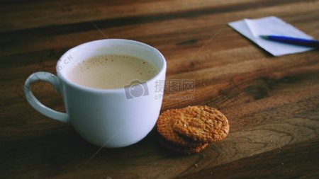 咖啡杯上午休息牛奶饼干木表