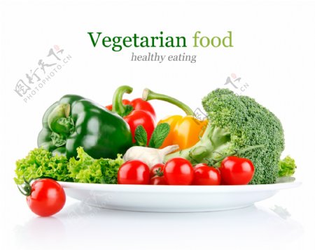 盘子里的新鲜蔬菜图片
