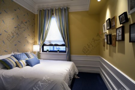 欧式卧室大床窗户设计图