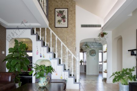美式室内楼梯绿色盆景设计图