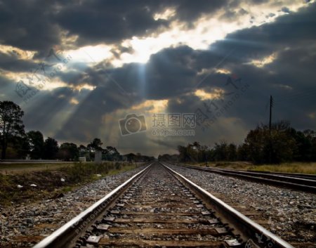 阳光下的铁路