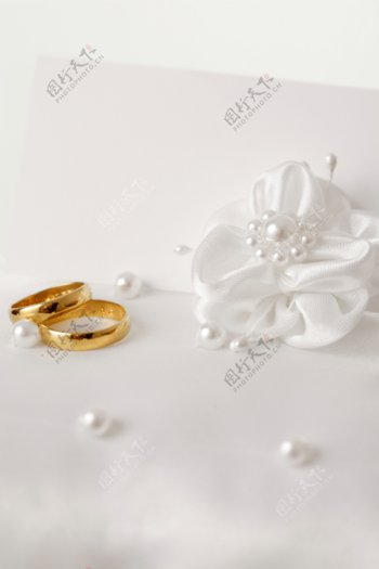 珍珠与结婚对戒图片